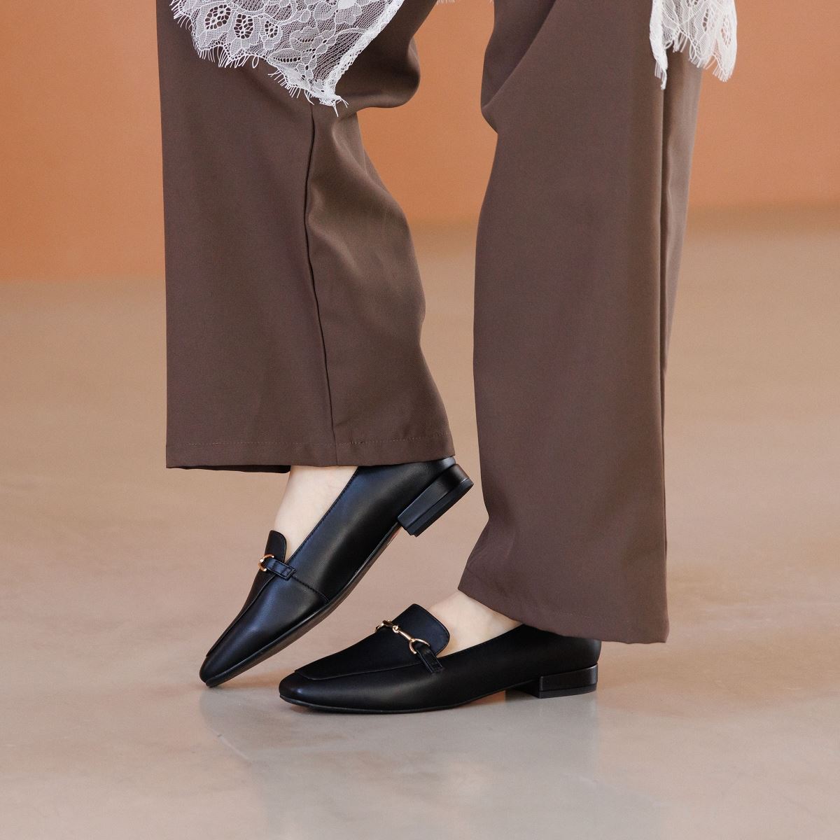 再入荷／WEB限定デザイン】ビットモチーフローファー/640003