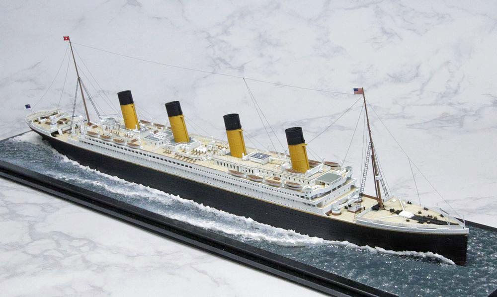 1/700客船「RMS タイタニック」完成写真 – 艦船模型製作代行モデル