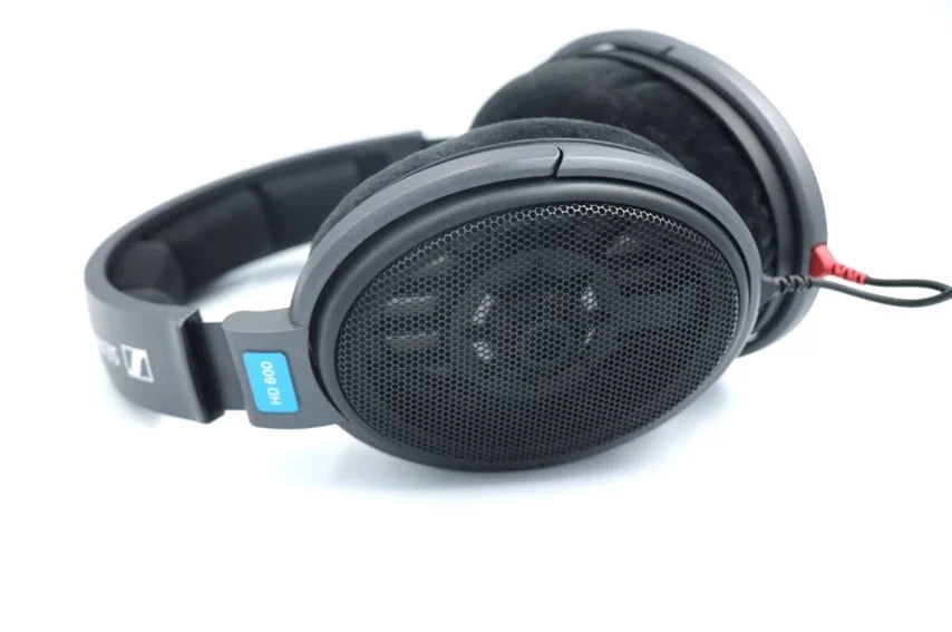 SENNHEISER HD 600をレビュー。開放型の超定番モニターヘッドホン