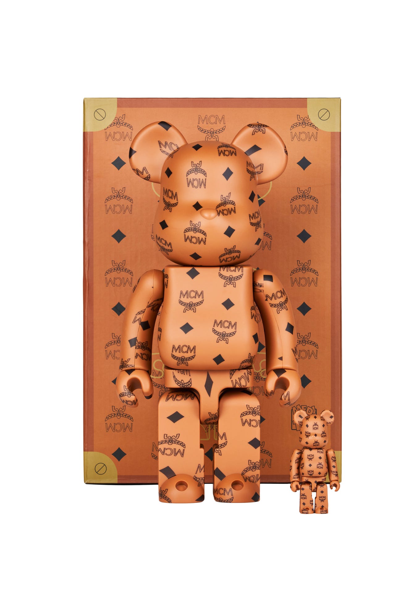 MCM」がベアブリックとコラボ！ 期間限定ポップアップストアも開催