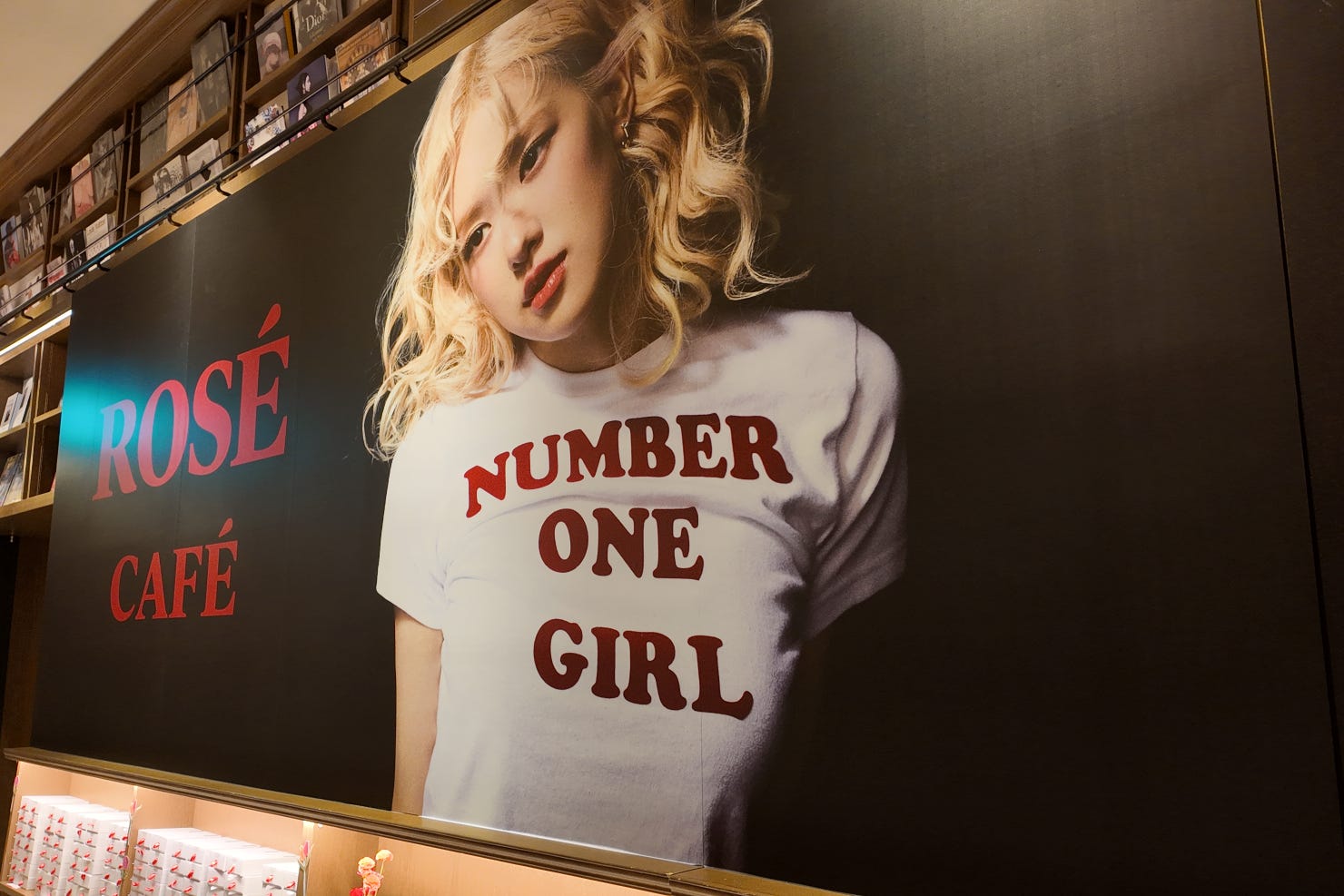 世界初オープン！ BLACKPINK・ROSĒ（ロゼ）コラボカフェ＠SHIBUYA