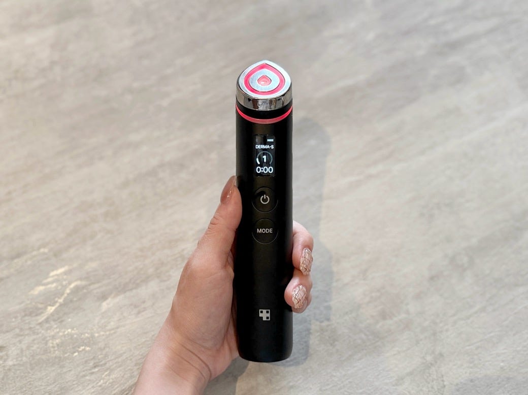 メディキューブの美顔器「ブースタープロ」をライターがレビュー