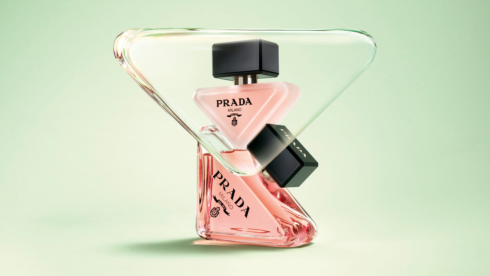 プラダ ビューティから人気フレグランス「パラドックス」のヘアミスト