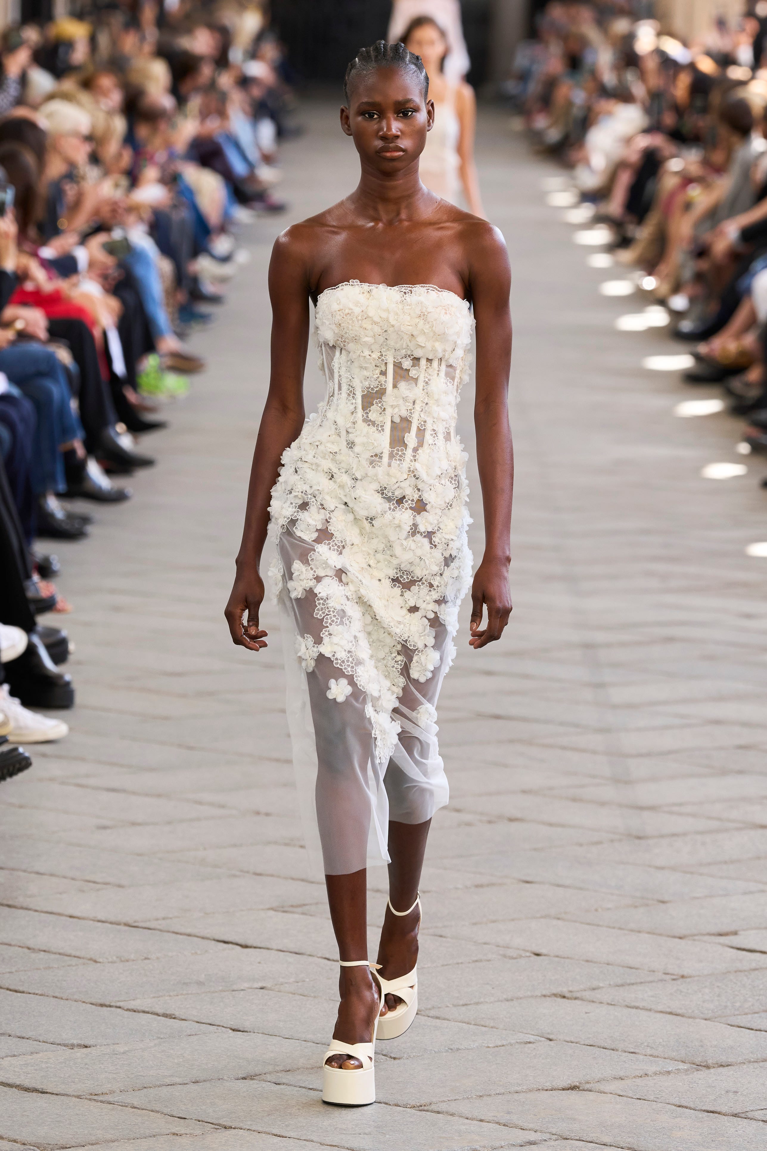 エルマンノ シェルヴィーノ(ERMANNO SCERVINO)コレクション一覧｜ELLE