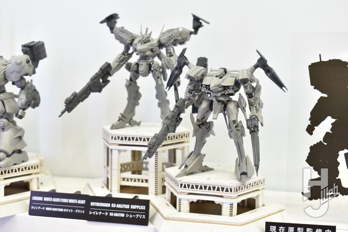 ストラクチャーアーツ アーマード・コア「vol.1」「vol.2」の8体が展示