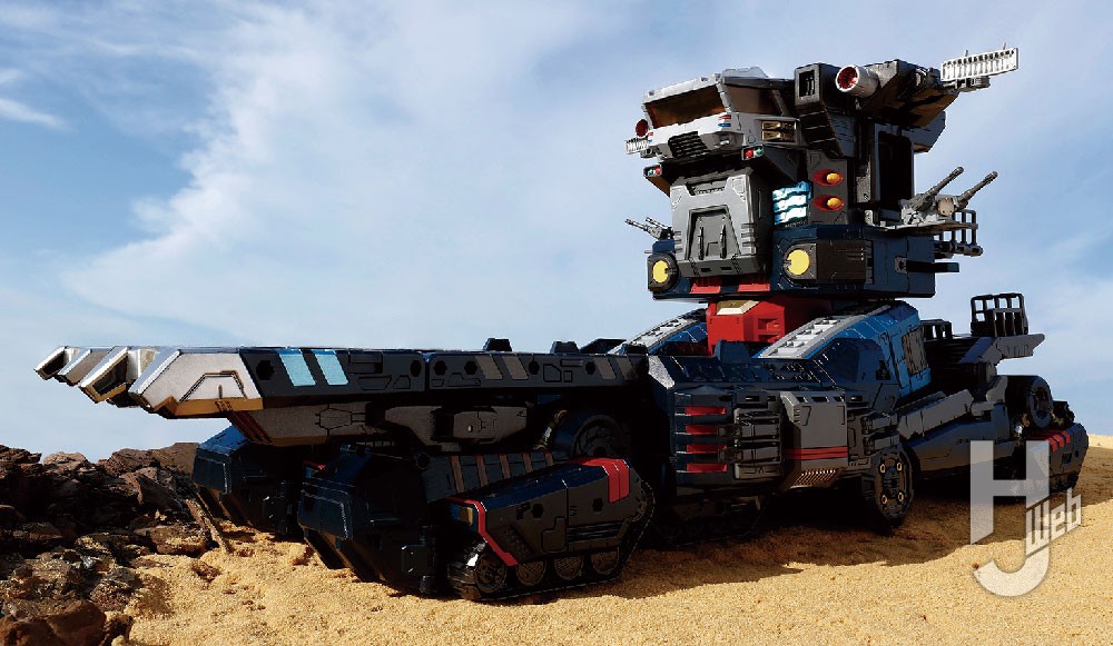 シリーズ最大級！ 2脚で立ち上がるロボットベース「陸上機動戦艦