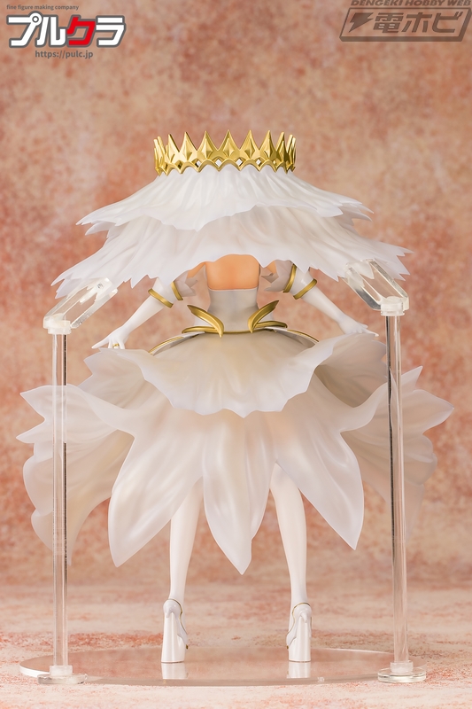 デート・ア・ライブ』鳶一折紙が透明感のある純白のドレスを身にまとっ