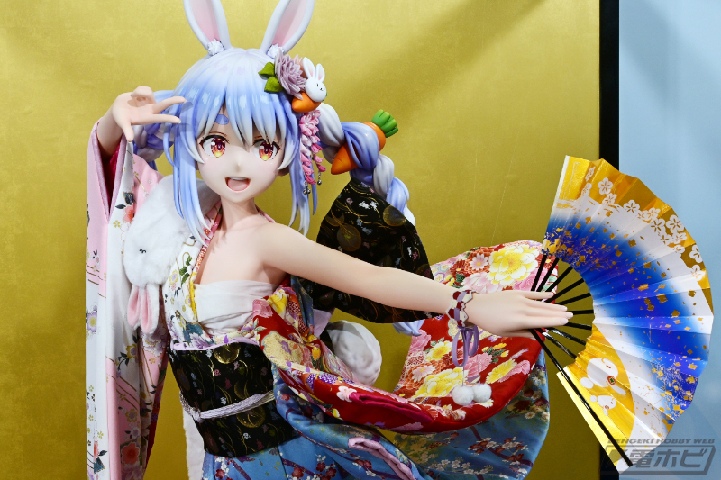 ホロライブ』等身大の兎田ぺこら＆がうる・ぐらがお出迎え！初展示の