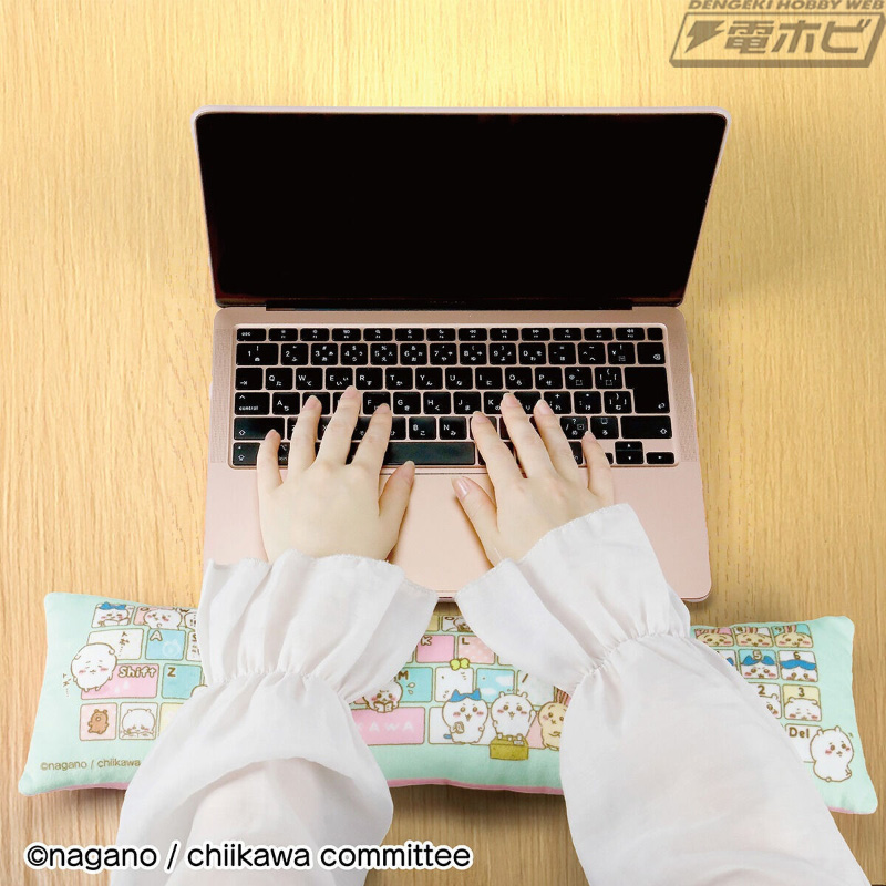 ンショ!!ちいかわと一緒に頑張れるPCクッションが登場！キリッとした
