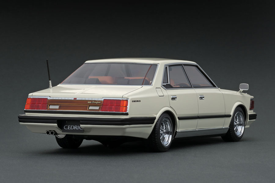 IG1461 1/18 Nissan Cedric (P430) 4Door Hardtop 280E Brougham White