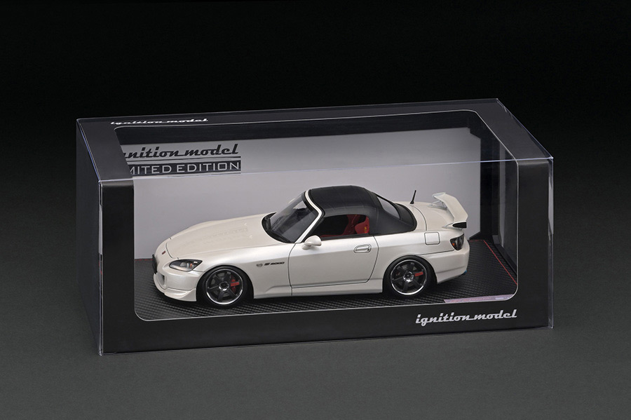 IG2588 1/18 Honda S2000 (AP2) Pearl White With Engine | LINE UP