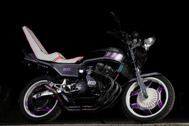 CBX400F】バイクの形状を活かした3本巻きデザインがカッコいいCBXが