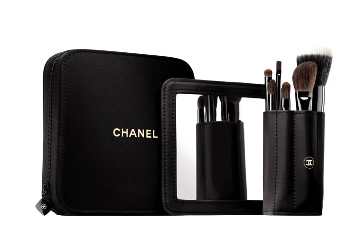 Chanel's Les Minis de Chanel make-up kit