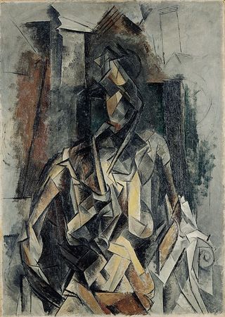 Femme assise dans un fauteuil