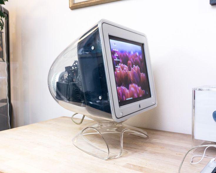 Apple Studio Display The last CRT stand alone display from Apple.