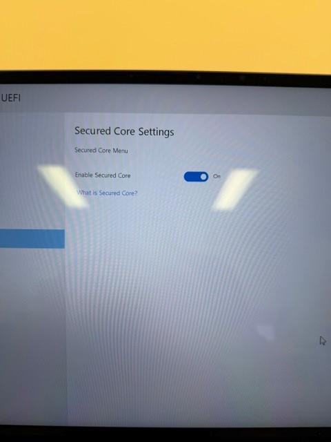 Surface Laptop 7 が突然動かなくなっちゃった。Windows のロゴが 2 回