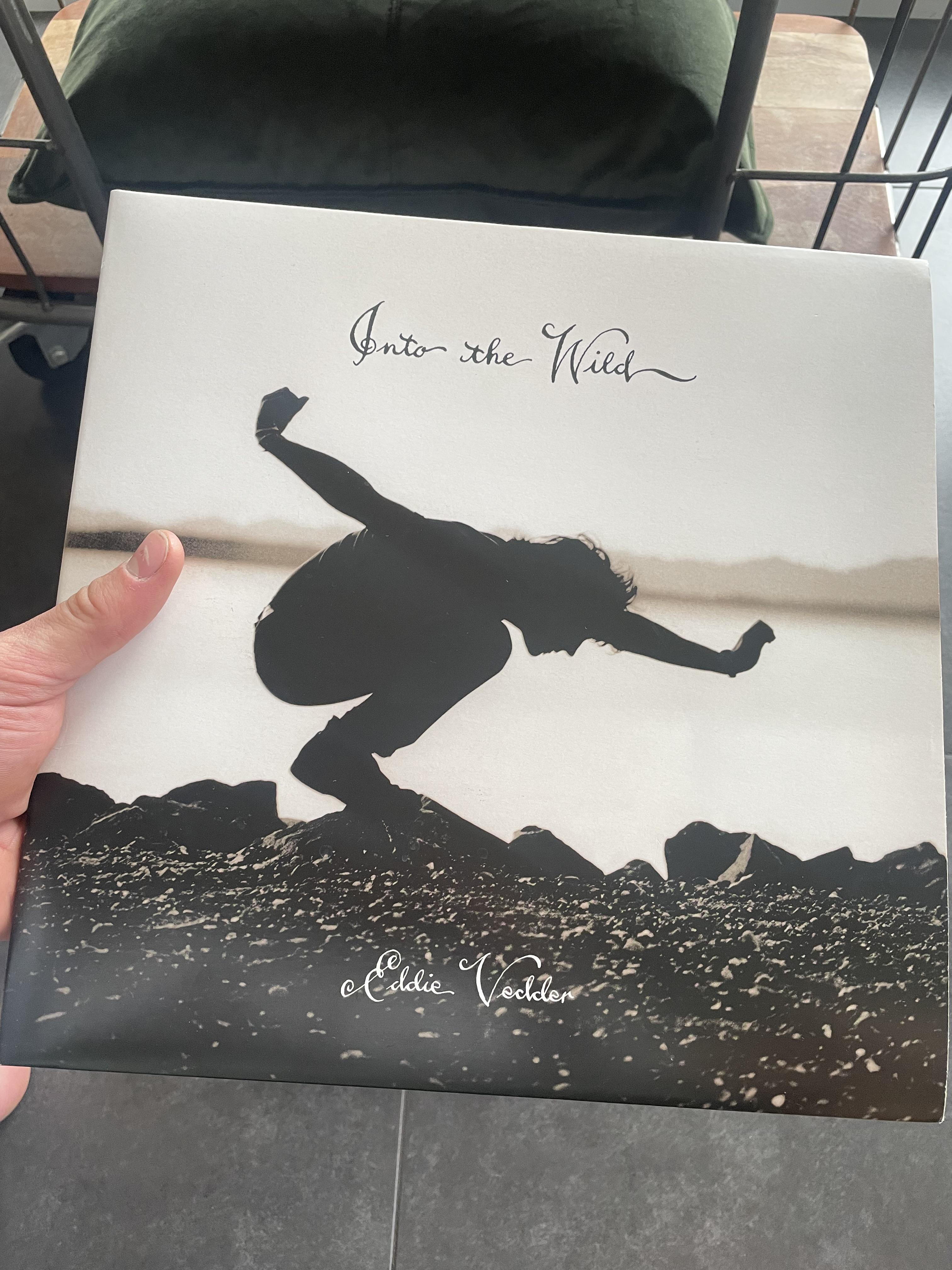 お気に入りのアルバム、Into the Wild - Eddie Vedderのレコードを手に
