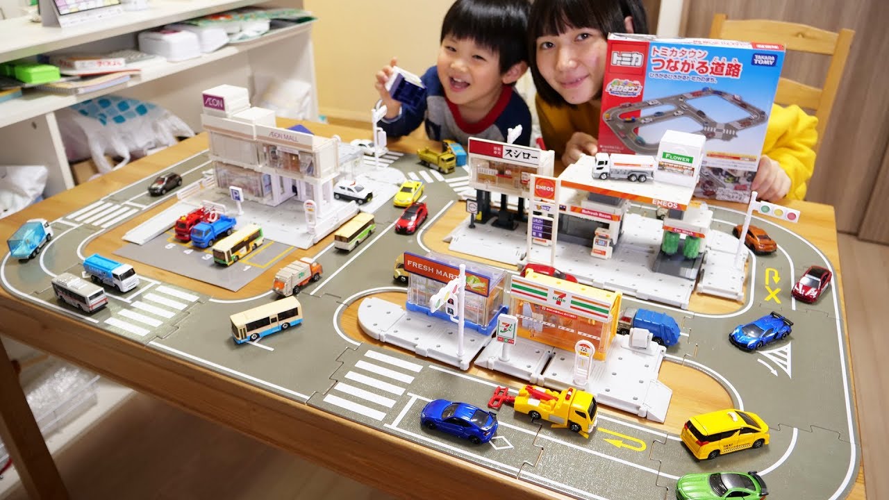 トミカ リニューアルしたつながる道路で遊んでみた - YouTube