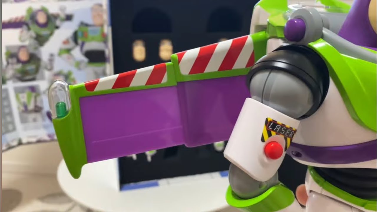 MDECOMTOY ULTIMATE BUZZLIGHTYEAR REVIEW! - YouTube