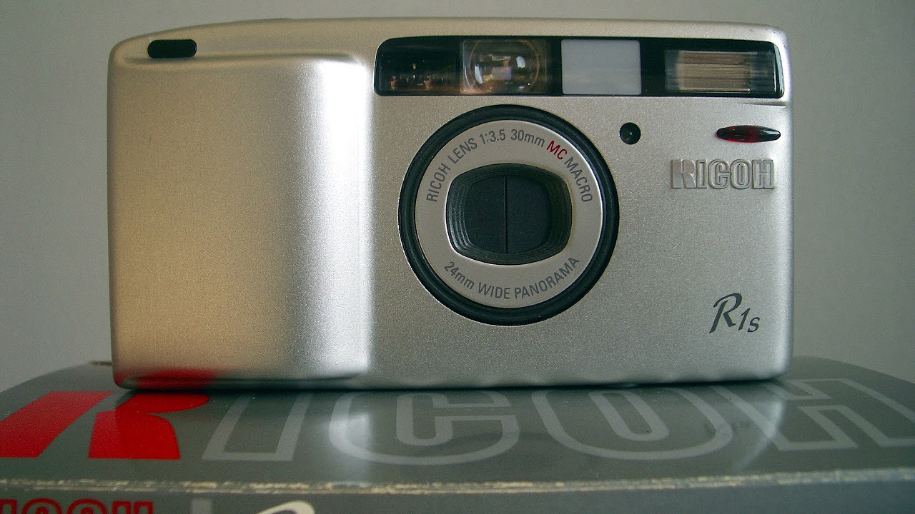 フィルムカメラ》「RICOH リコー・R1s」（1995年発売）35mmコンパクト