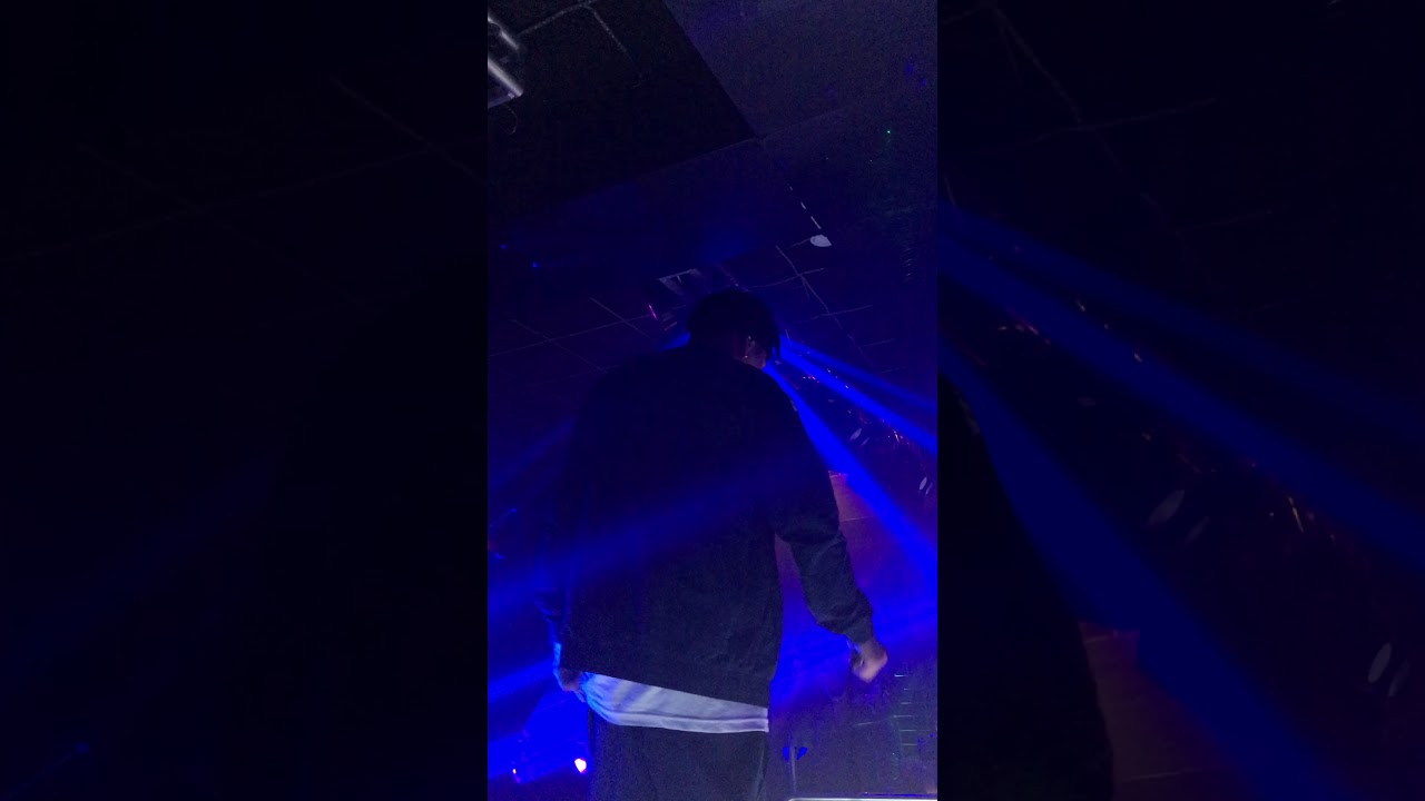 Kuja - betty blue feat.唾奇 Live - YouTube