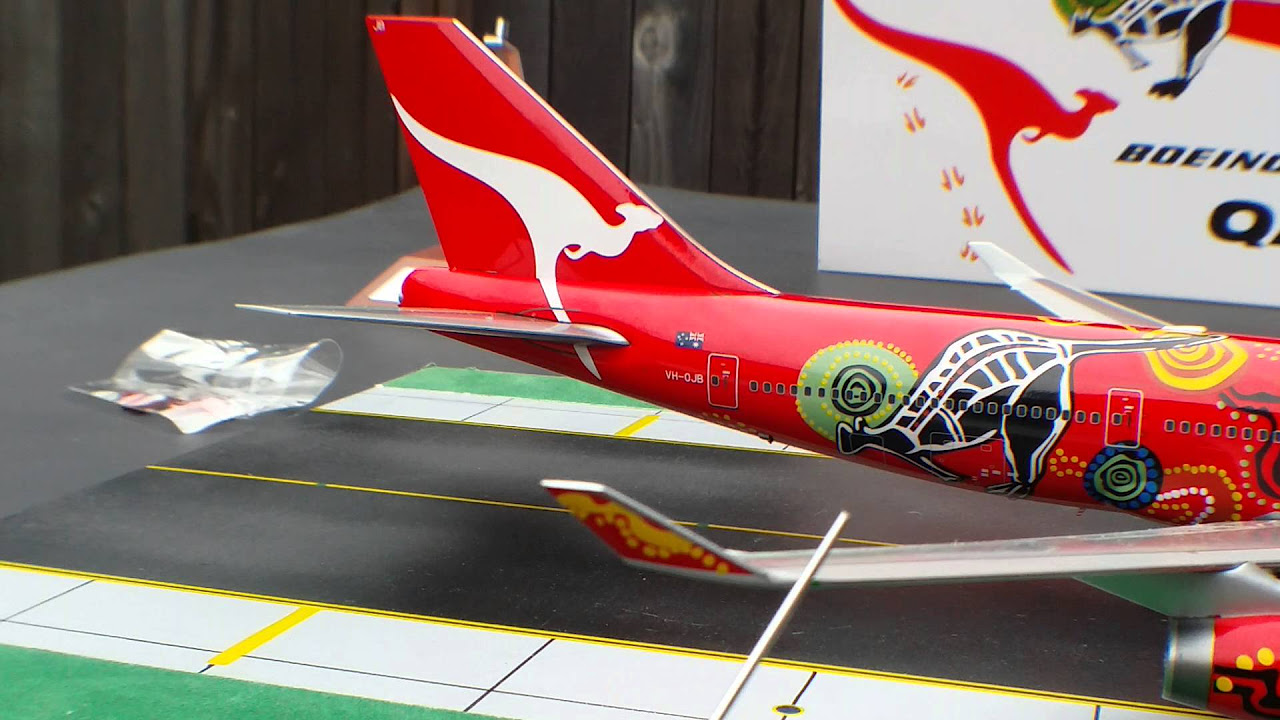 JC Wings 200 Qantas B747-400(Wunala Dreaming)Review - YouTube