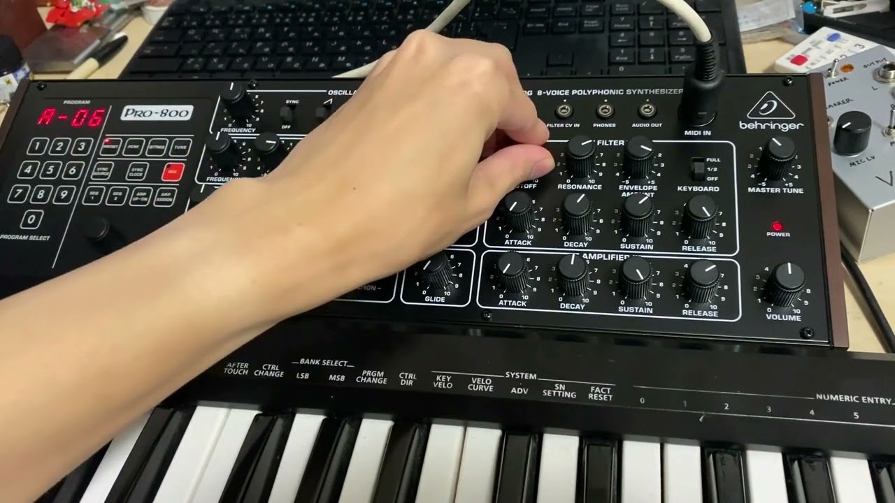 Behringer Pro-800 もわもわカチカチ - YouTube