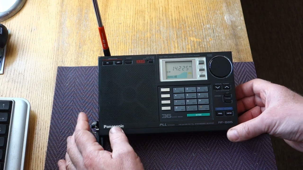 Panasonic RF-B65 world receiver - YouTube