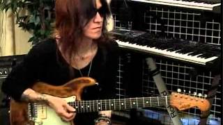 SUGIZO 試奏 GT-10 Multi-Effects Pedal Test 3-1 - YouTube