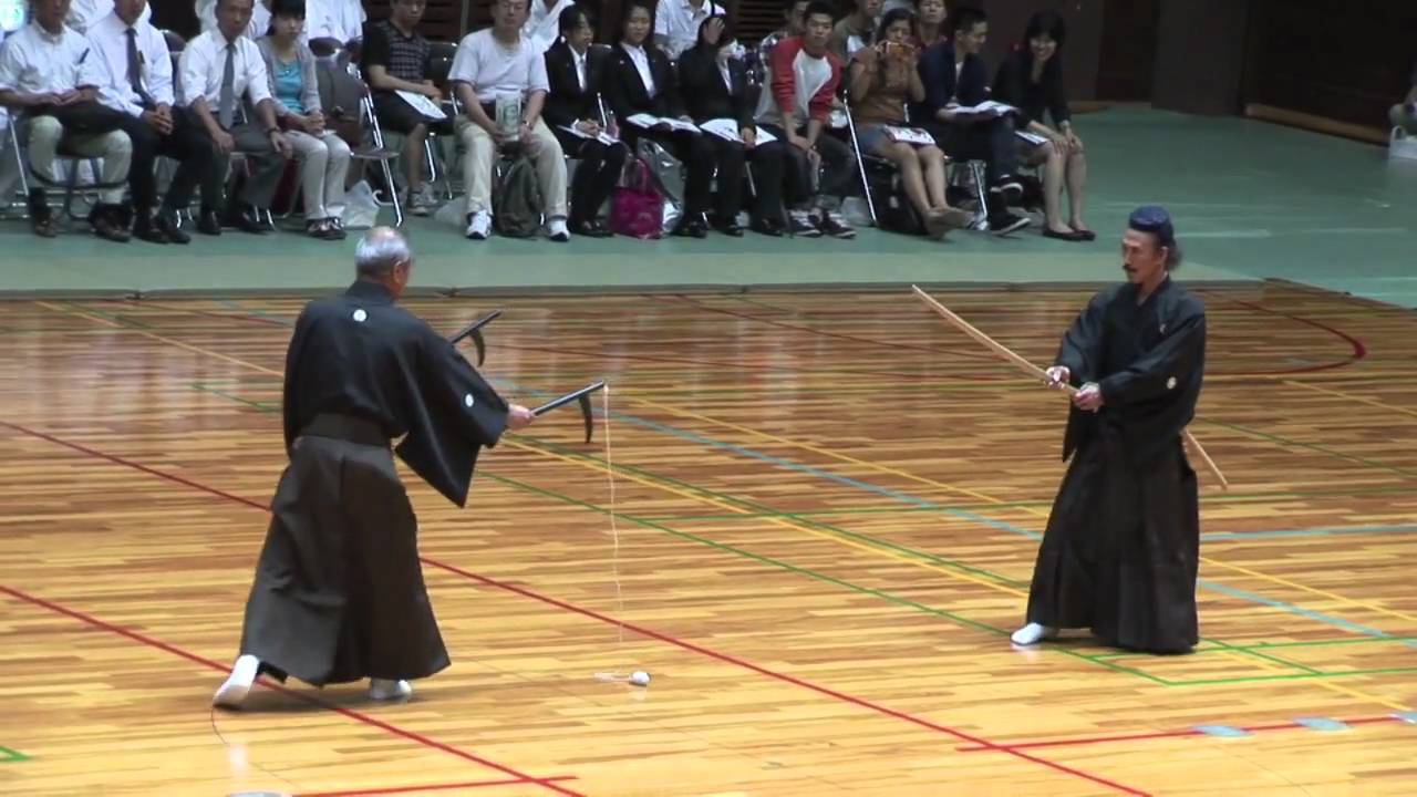 Nito Shinkage Ryu Kusarigama Jutsu 二刀神影流鎖鎌術 - YouTube