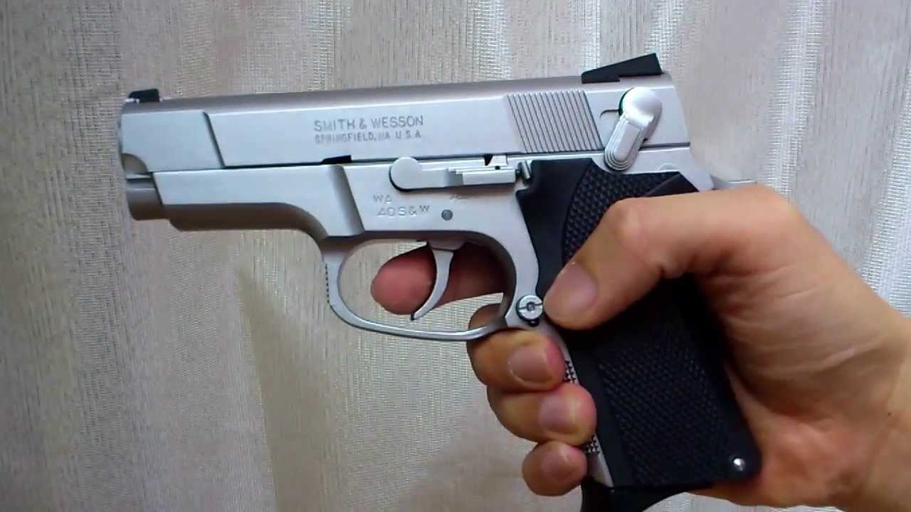WA S&W ショーティ 40 オールシルバー - YouTube