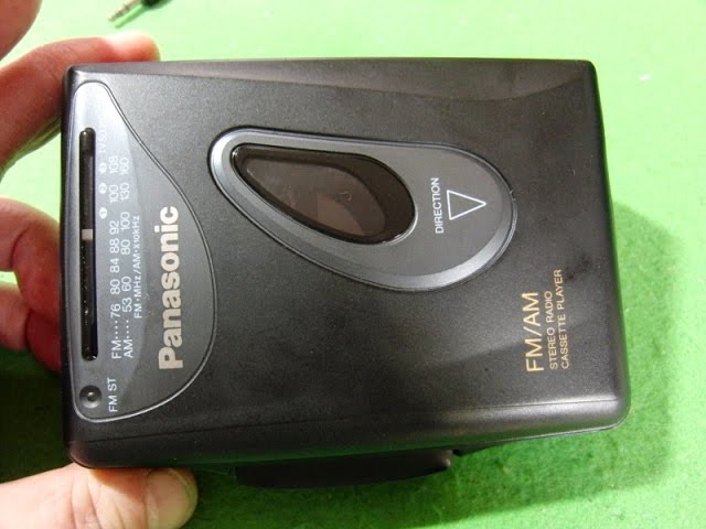 Panasonic 1994年 カセットプレーヤー RQ-V35 - YouTube