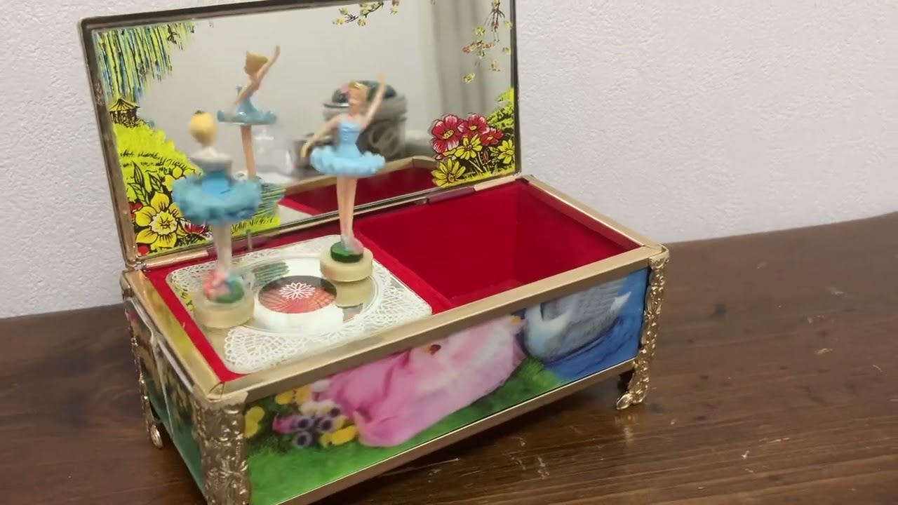 SWAN LAKE SANKYO 18 note music box 3D lenticular ballerina dancing