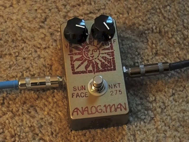 Red Dot NKT275 Sun Face Analogman - YouTube