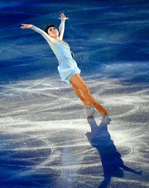 伊藤みどりさん、アクセルジャンプで歓声 映像で伝説の3回転半、客席