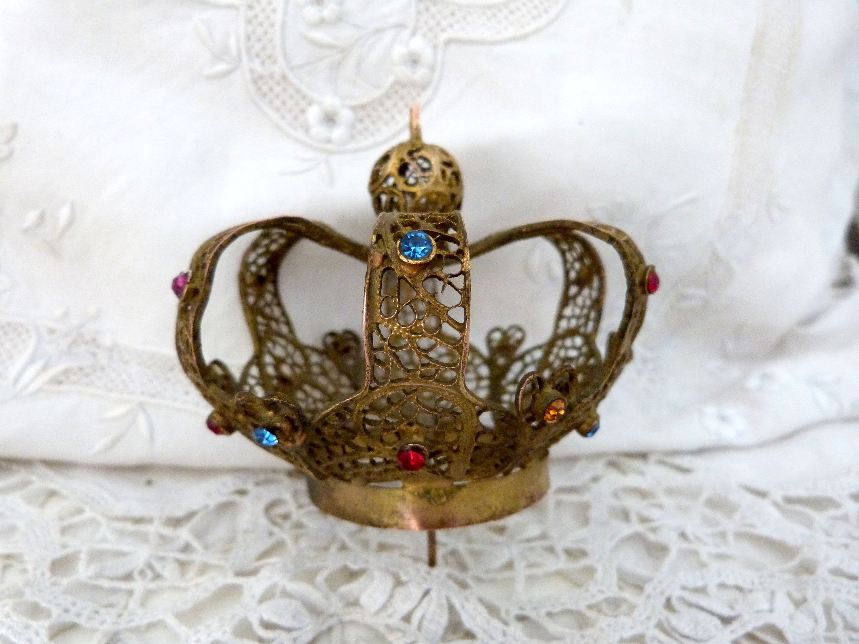 小さなアンティークのフランスの宝石の王冠、ラインストーンのティアラ