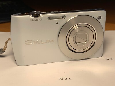 Casio Exilim EX-S200 14.1 MP Digital Camera + Works But Issue