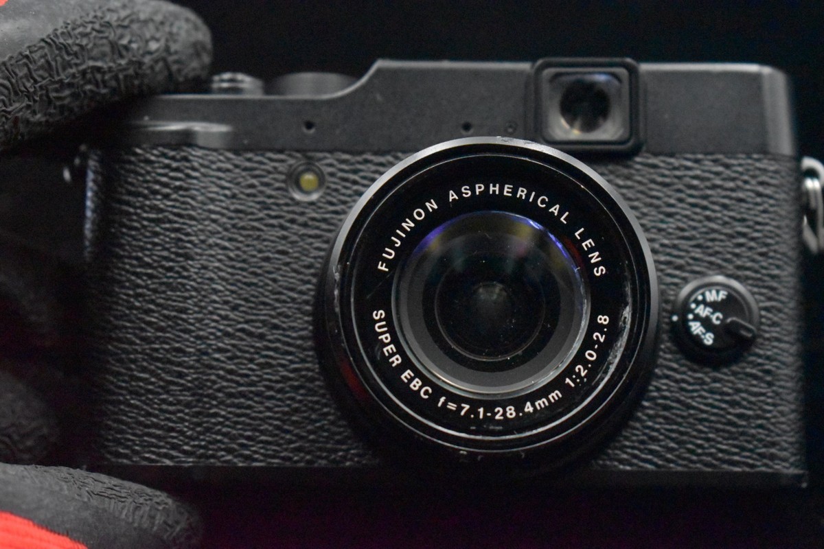 US Duty Paid] Fujifilm X10 Black Point and Shoot Compact Digital