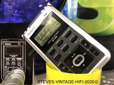 Roland R-05 Studio portable WAVE/MP3 Linear PCM Recorder Voice