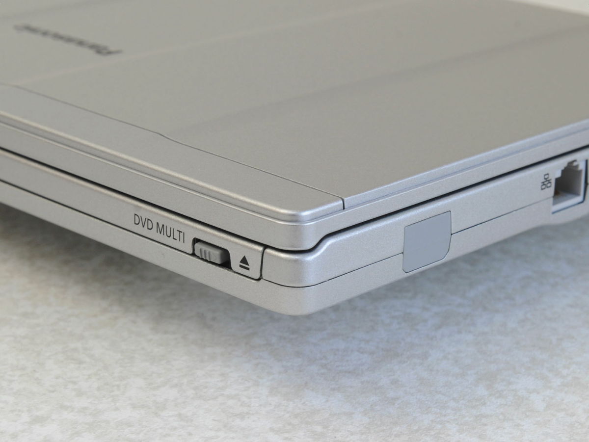 タフボディで重量約1.1キロ、8時間駆動の新型「レッツノート」実機