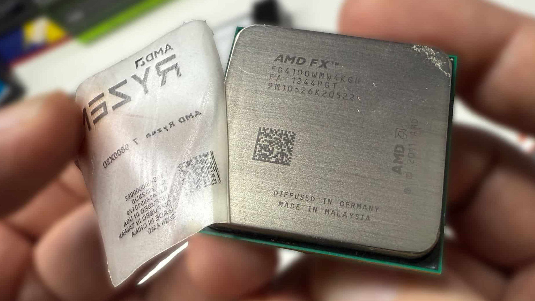 AmazonでAMD Ryzen 7 9800X3Dの新品を注文したらステッカーを貼った