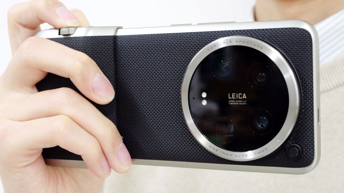 ライカレンズ＆大型センサー搭載で高級デジカメ並みの撮影性能を手に