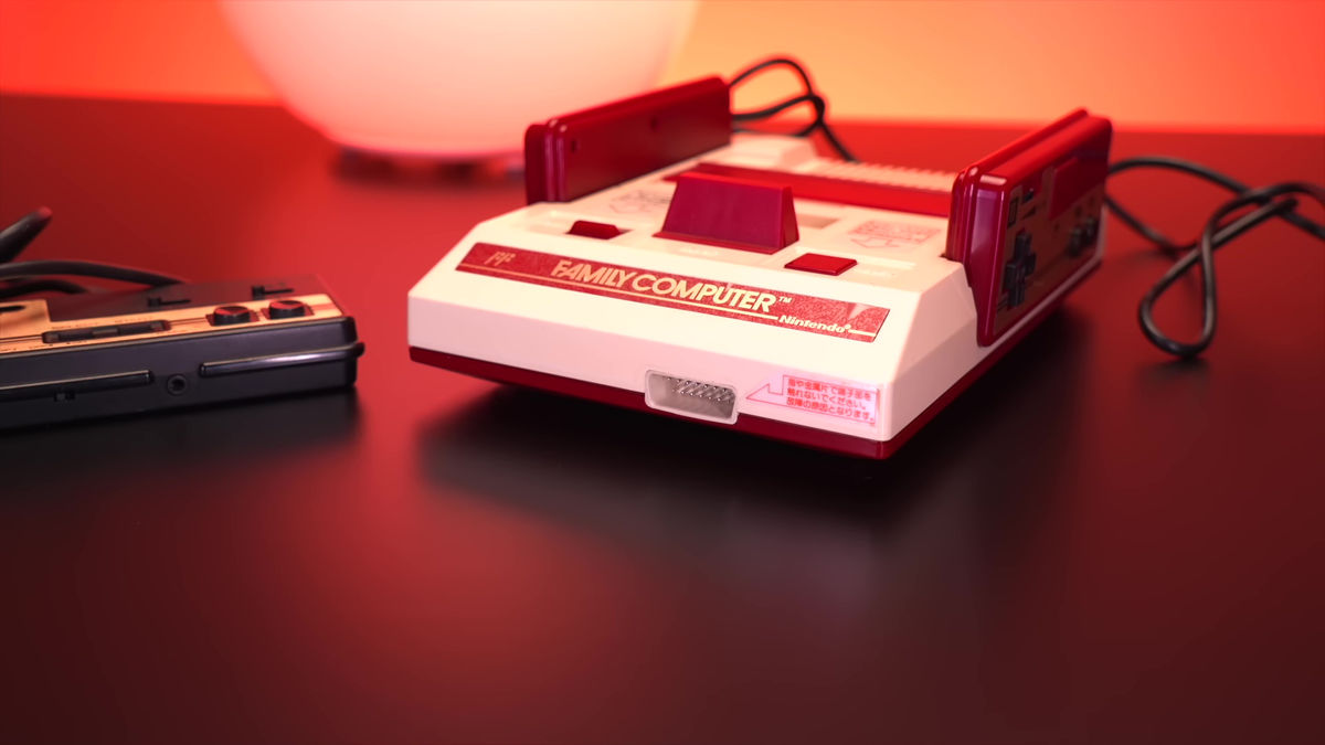 海外版ファミコンで実際には使われなかった拡張スロットに接続する