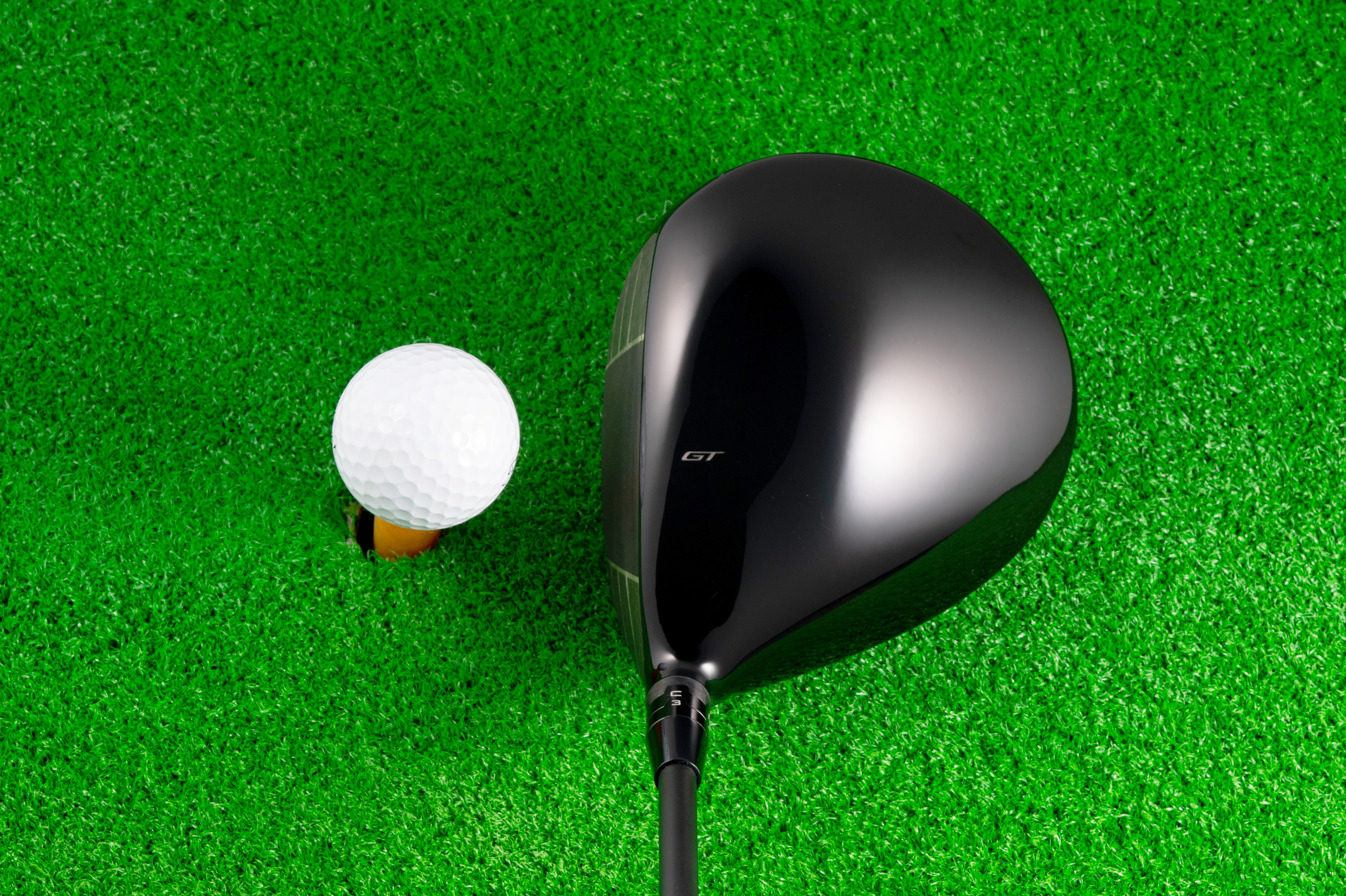 ダウンスイングから加速する超ロースピンモデル タイトリスト「GT4