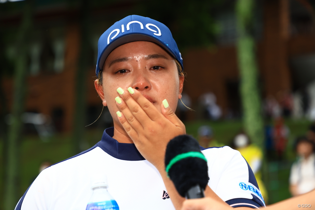 鈴木愛が2年ぶりのツアー18勝目 3打差2位に桑木志帆 【国内女子ツアー