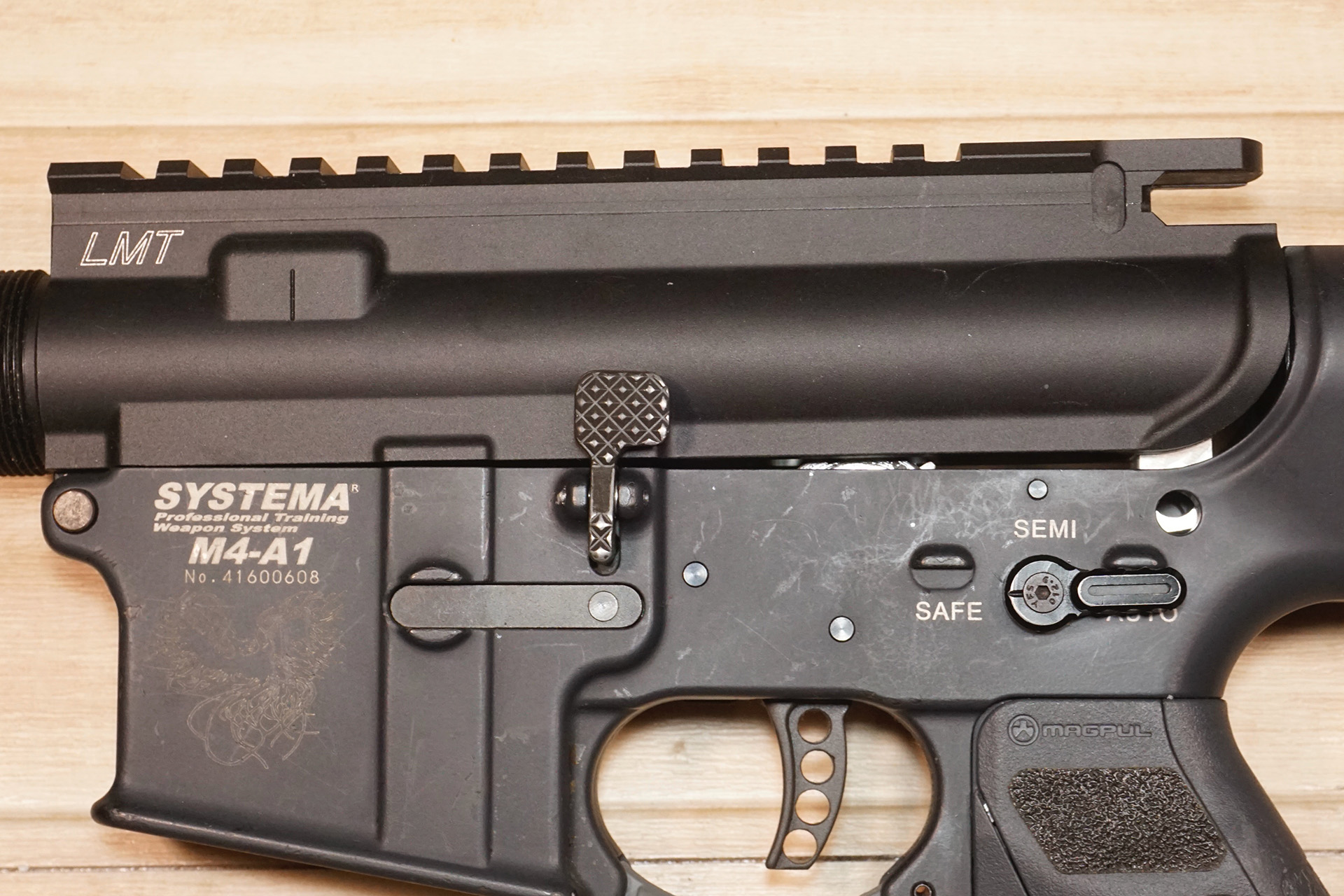 LMTアッパーレシーバーとMidwest Industriesの12.625インチ ハンド