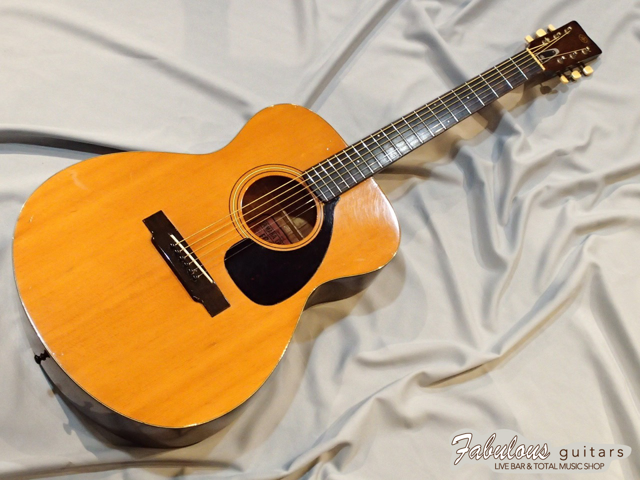YAMAHA FG-110 赤ラベル – Fabulous guitars