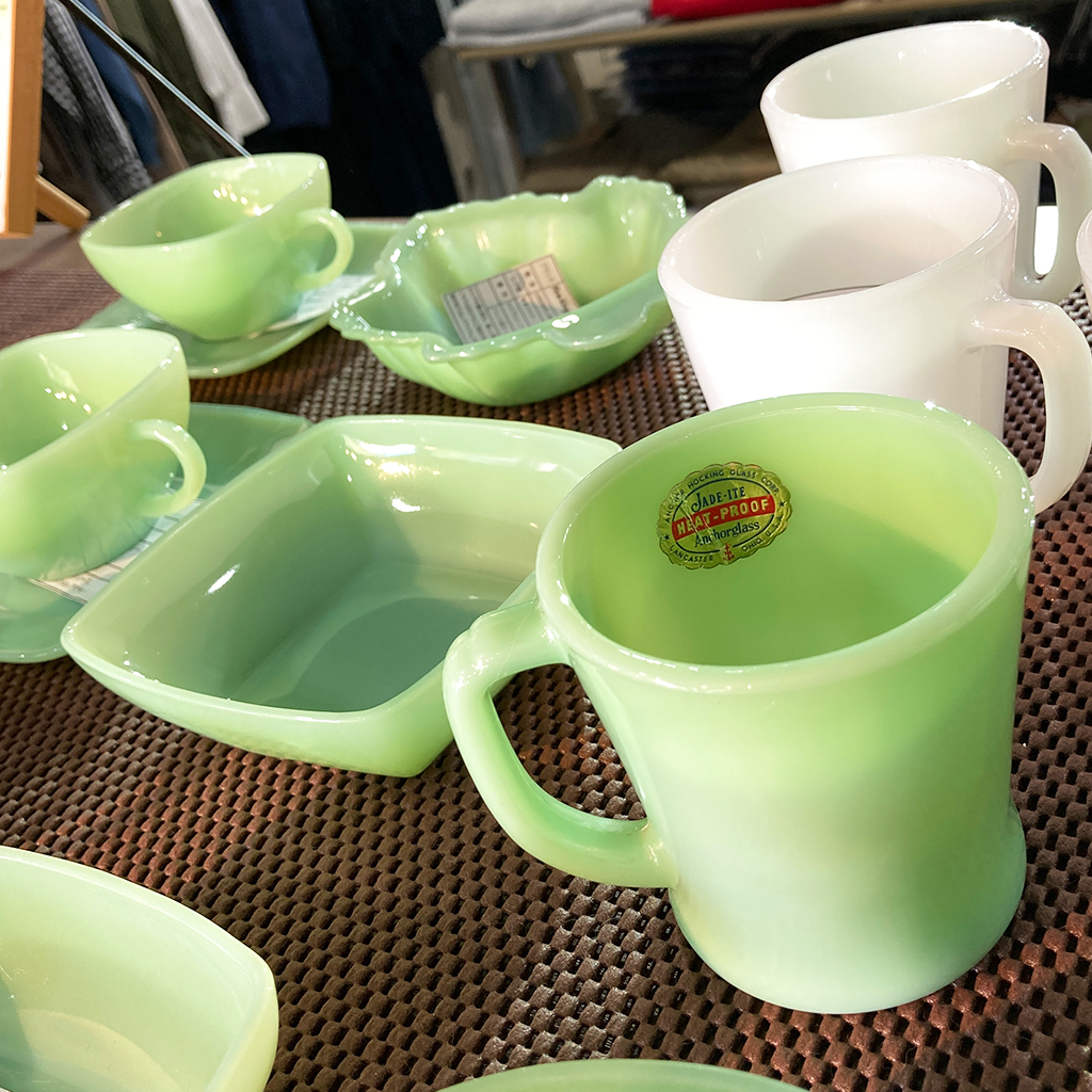 Fire-king 500点以上のミルクガラスが店舗に集合！ | マメチコ