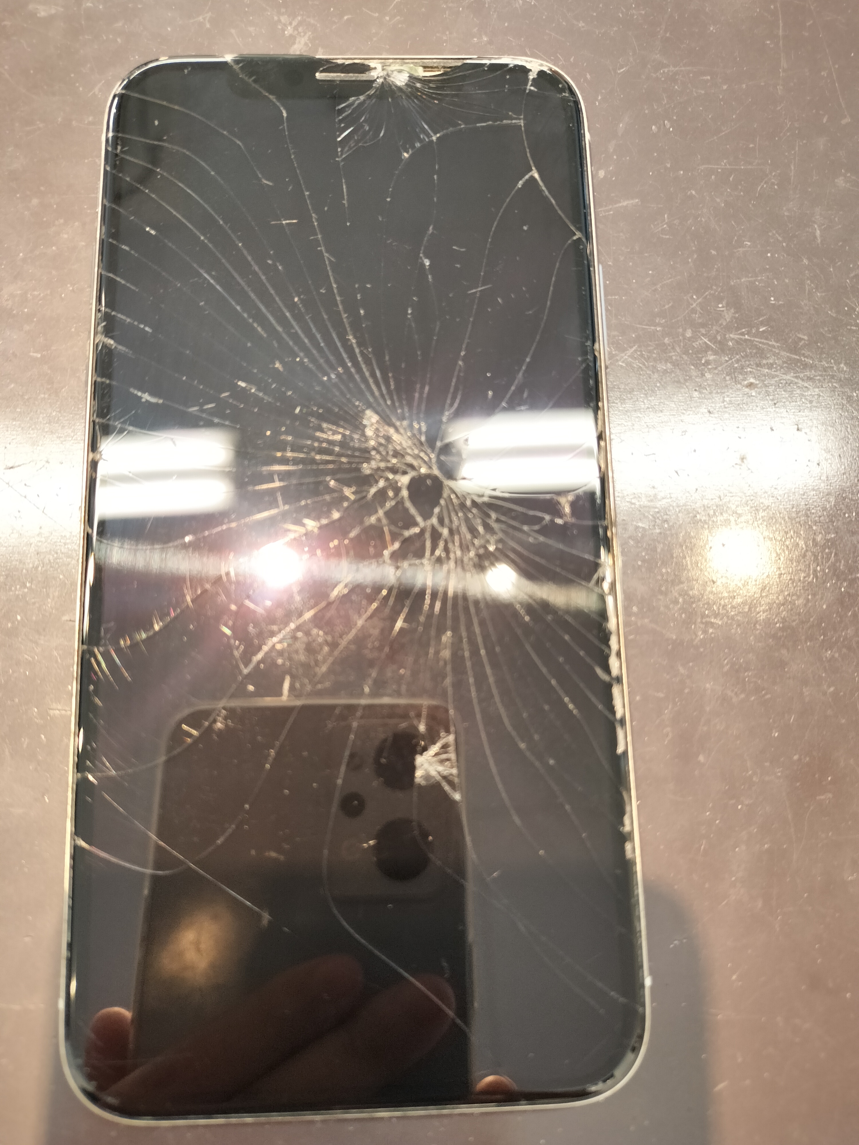 画面が割れてインカメラが見えているiphone Xの修理 | iPhone修理