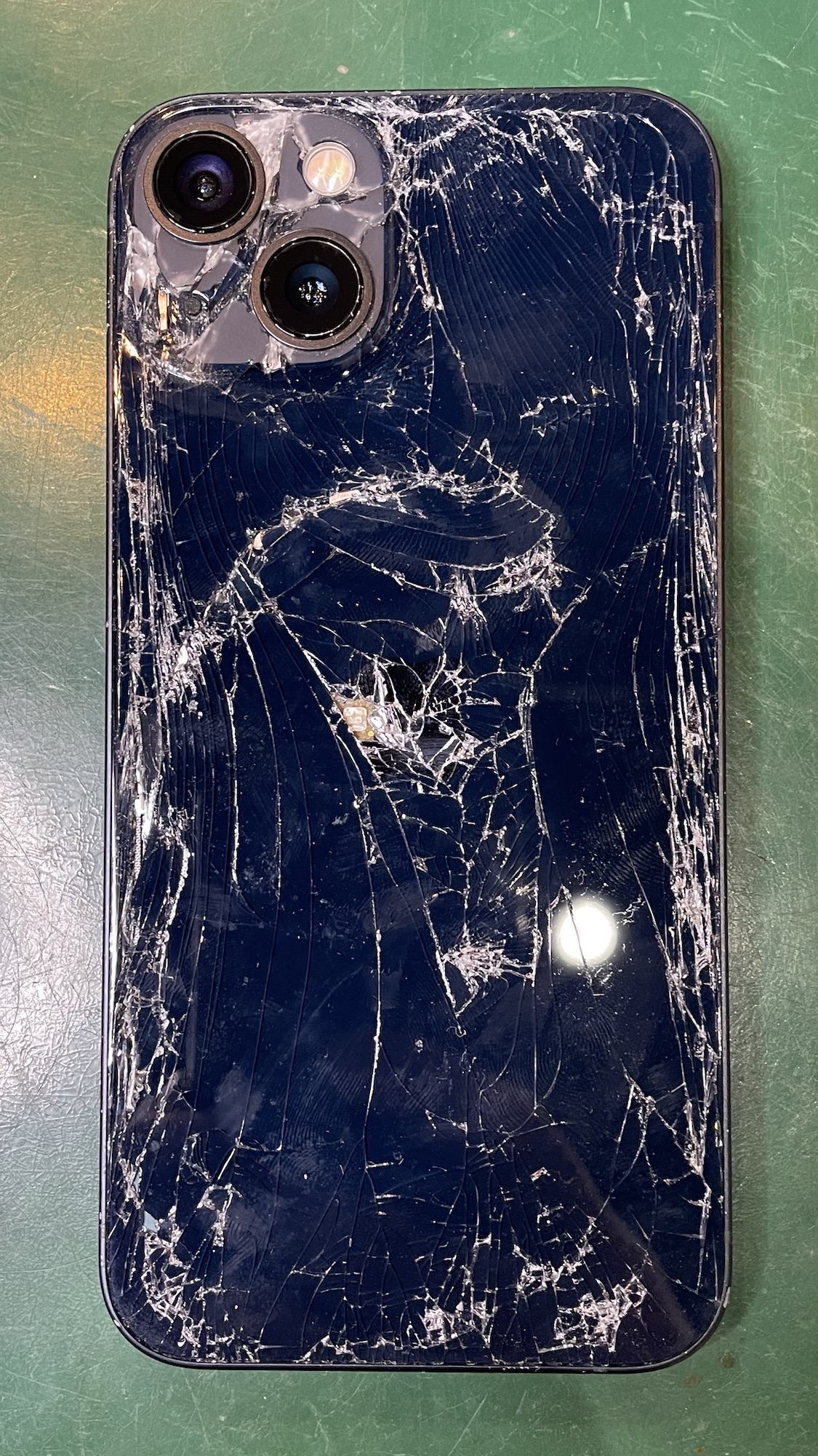 iPhone13 背面ガラス割れ修理（豊田市） | 背面ガラス割れ修理は